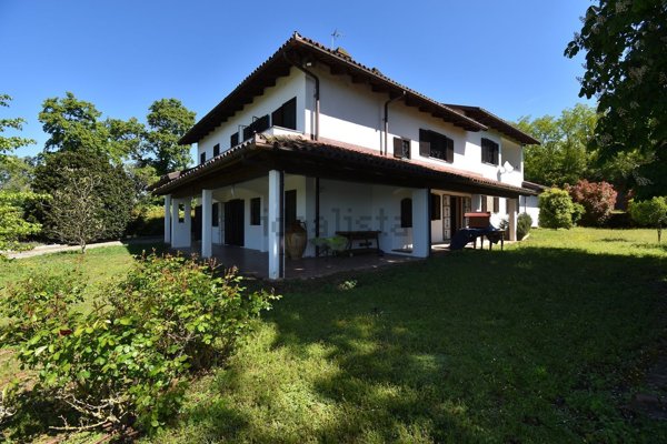 casa indipendente in vendita ad Asti in zona Valenzani