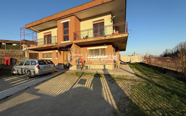 casa indipendente in vendita ad Asti in zona Centro Città