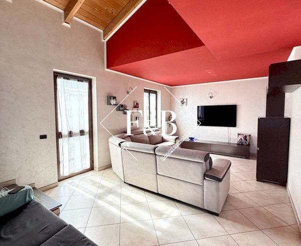 casa indipendente in vendita ad Asti in zona Valmanera
