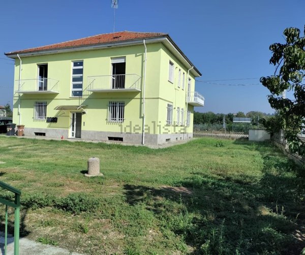 casa indipendente in vendita ad Asti in zona Quarto