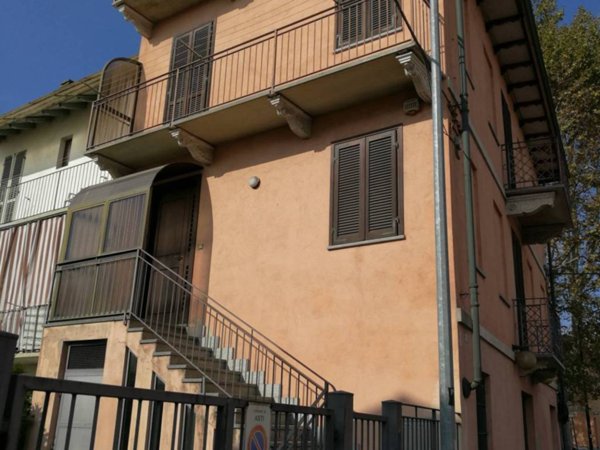 casa indipendente in vendita ad Asti in zona Pilone