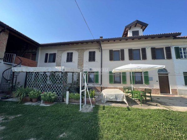 casa indipendente in vendita ad Asti in zona Quarto