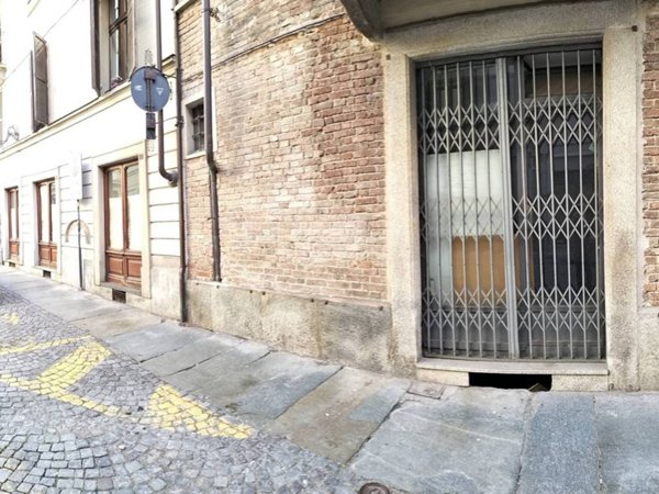 negozio in vendita ad Asti