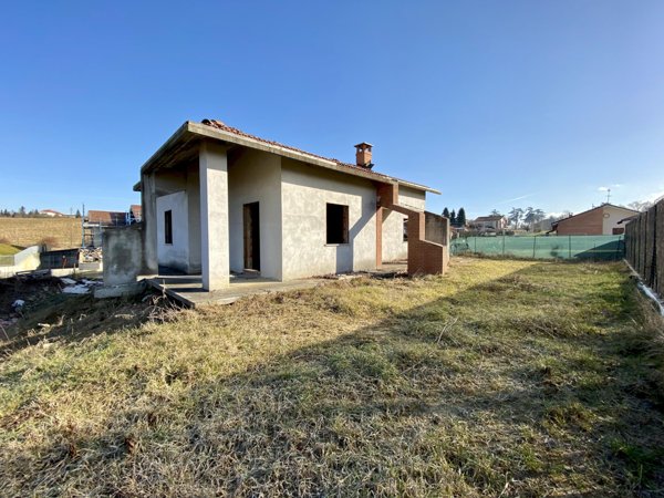 casa indipendente in vendita ad Asti in zona Palucco
