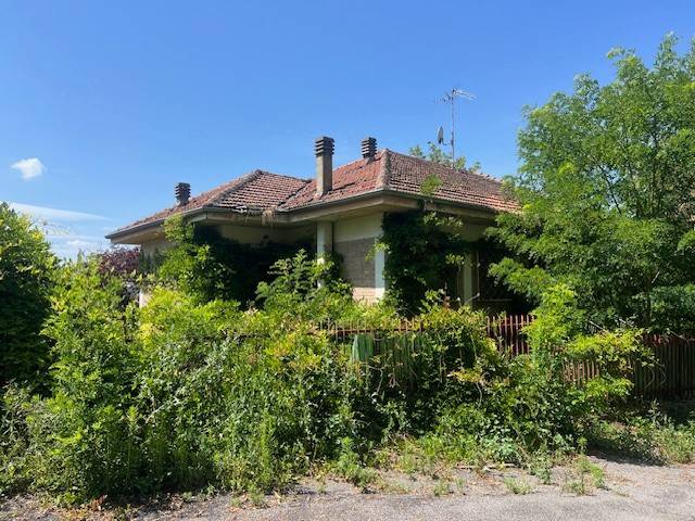 casa indipendente in vendita ad Asti in zona Quarto