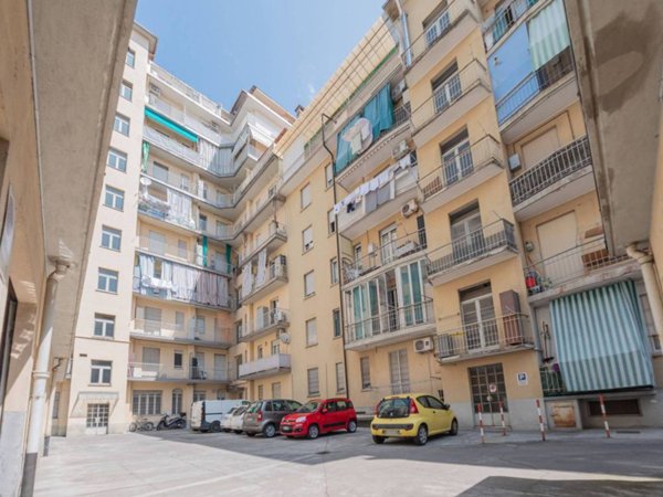 negozio in vendita ad Asti