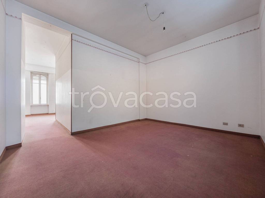 negozio in vendita ad Asti