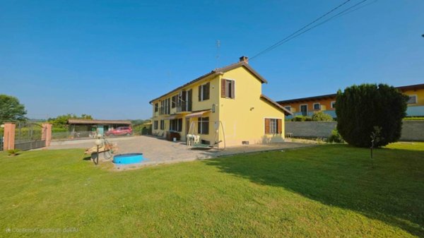 casa indipendente in vendita ad Asti in zona Centro Città