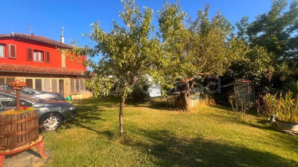 casa indipendente in vendita ad Asti in zona Valgera