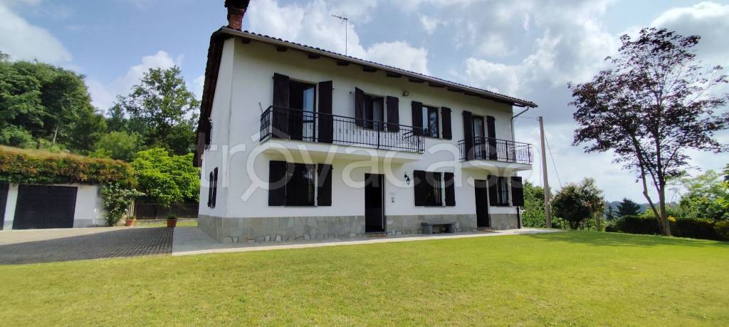 casa indipendente in vendita ad Asti in zona Casabianca