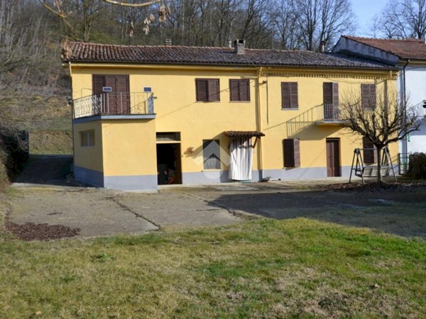 casa indipendente in vendita ad Asti in zona Valmaggiore