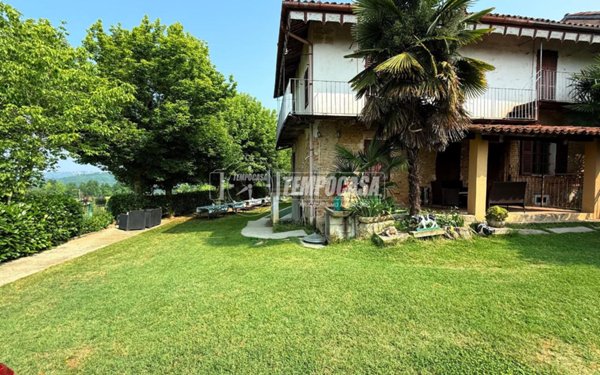 casa indipendente in vendita ad Asti in zona Mombarone
