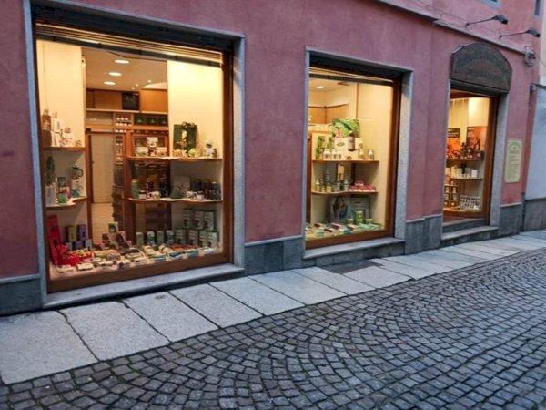 negozio in vendita ad Asti in zona Centro Città
