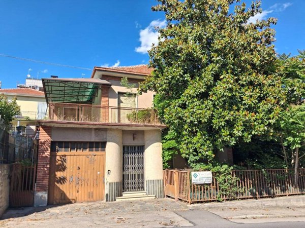 casa indipendente in vendita ad Asti in zona Centro Città