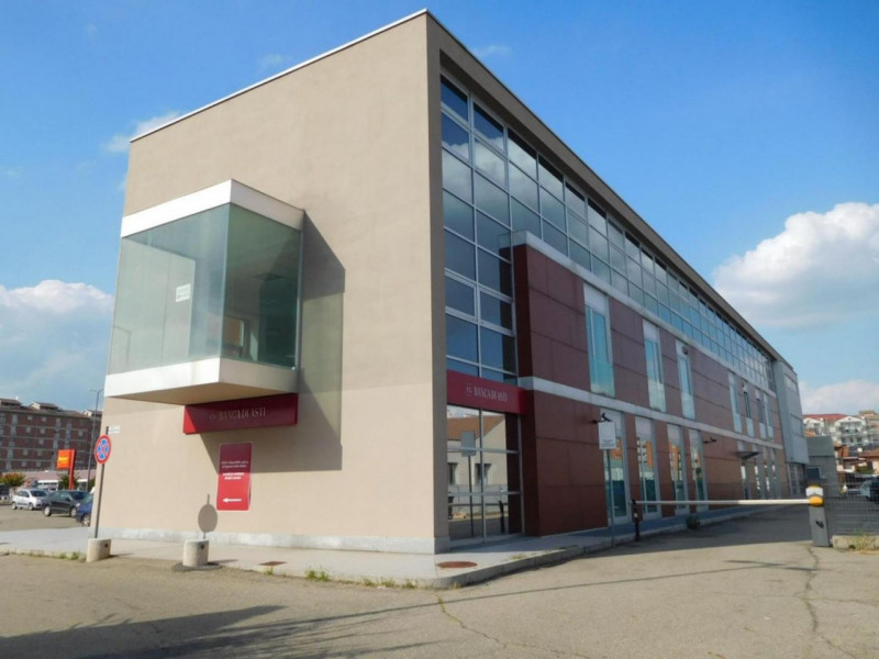 ufficio in vendita ad Asti in zona Pilone