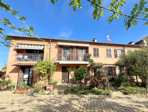 casale in vendita ad Asti in zona Madonna di Viatosto