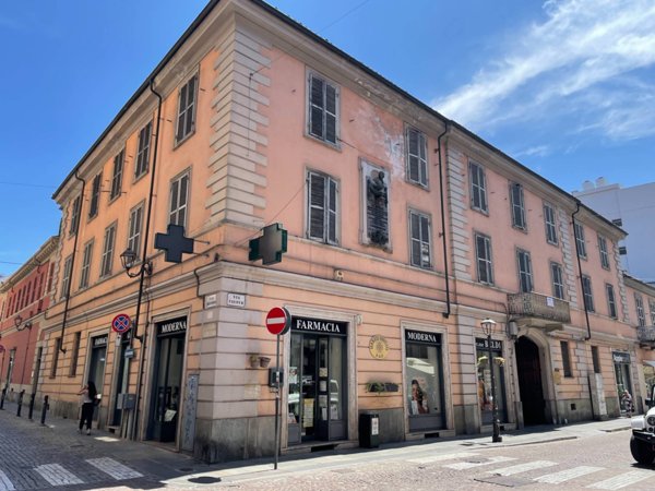 locale di sgombero in vendita ad Asti