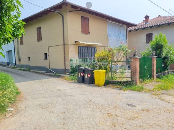 casa indipendente in vendita ad Asti in zona Montegrosso