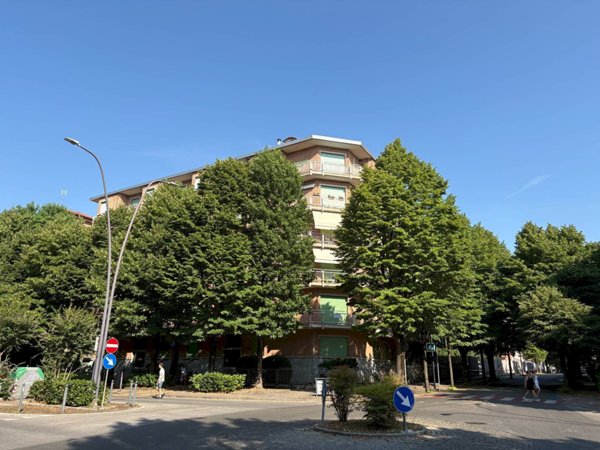 appartamento in vendita ad Asti in zona Manzoni