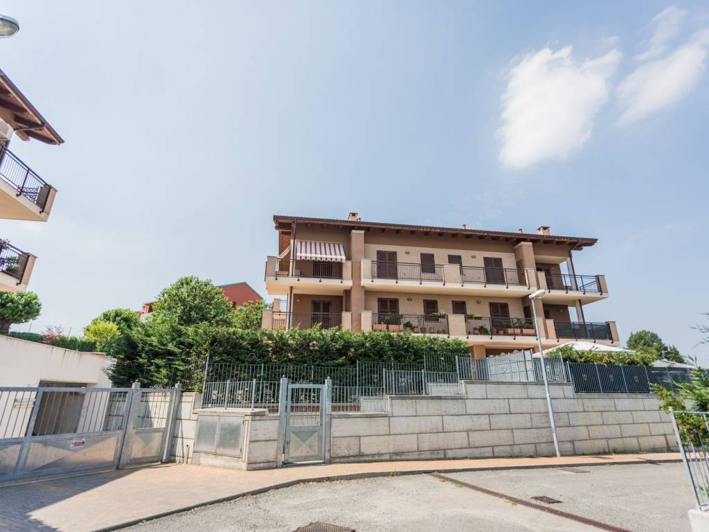 intera palazzina in vendita ad Asti in zona Palucco