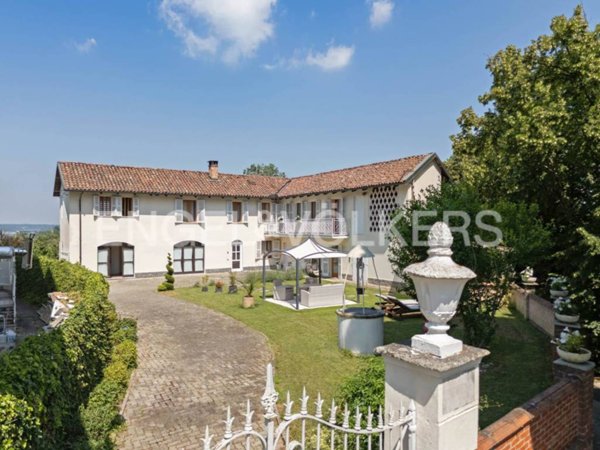 casa indipendente in vendita ad Asti in zona Torrazzo