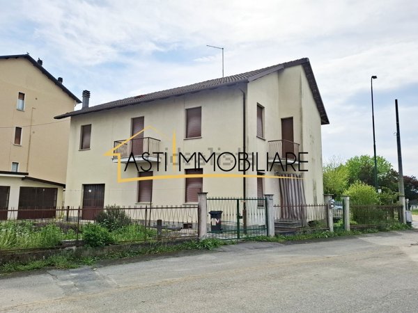 casa indipendente in vendita ad Asti in zona Centro Città