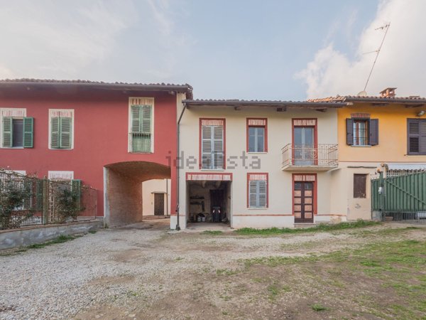 casa indipendente in vendita ad Asti in zona Bramairate