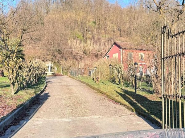 casa indipendente in vendita ad Asti in zona Serravalle