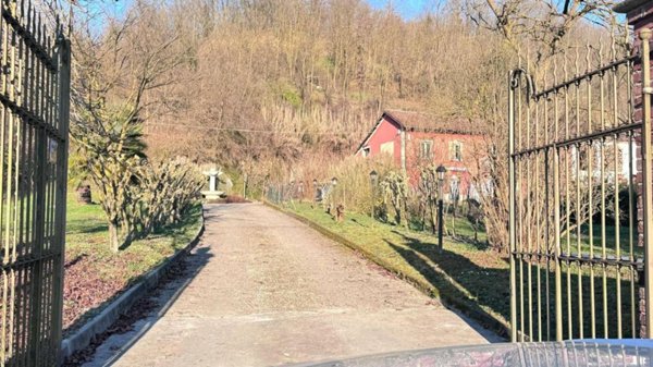 casale in vendita ad Asti in zona Serravalle