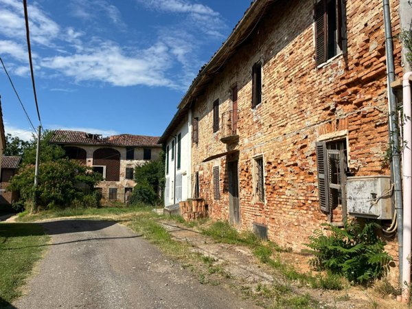 casa indipendente in vendita ad Asti in zona Poggio d'Asti