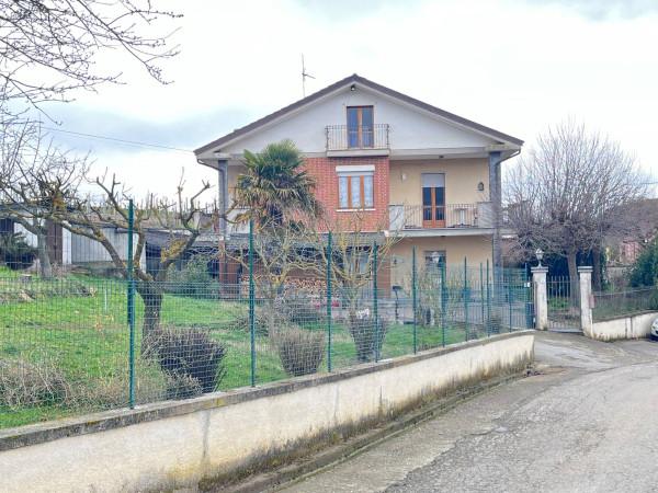 casa indipendente in vendita ad Asti in zona Castiglione