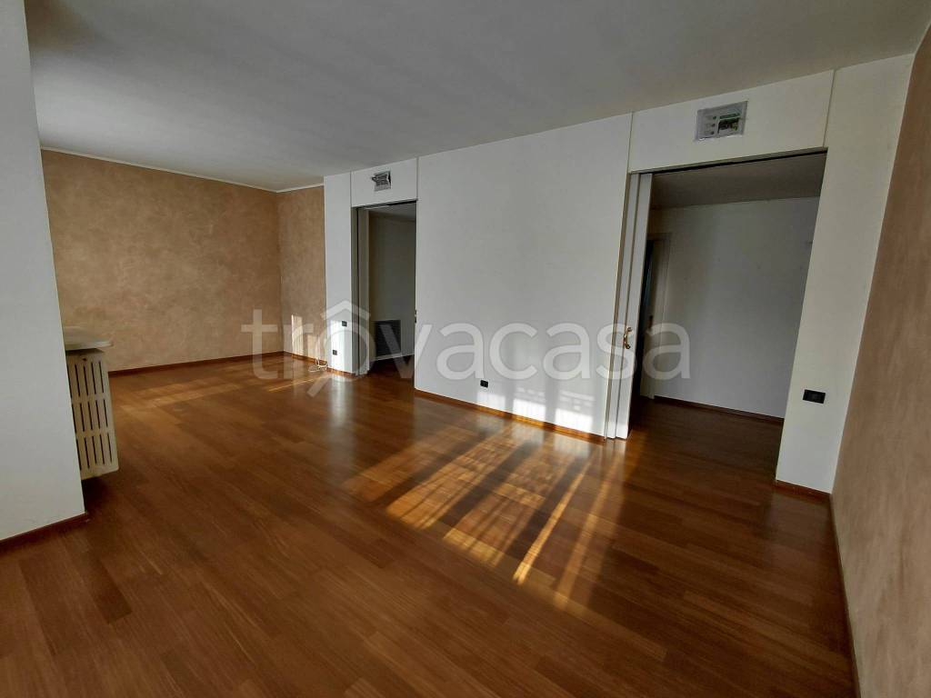 appartamento in vendita ad Asti in zona Corso Dante