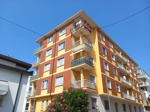 appartamento in vendita ad Asti in zona Bramairate