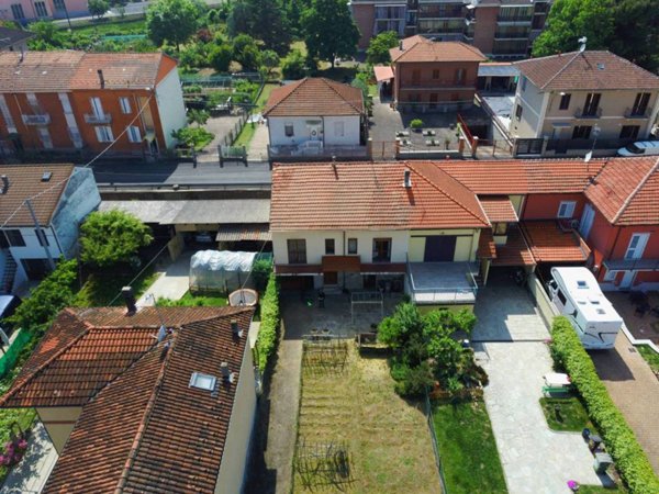 casa indipendente in vendita ad Asti in zona Centro Città