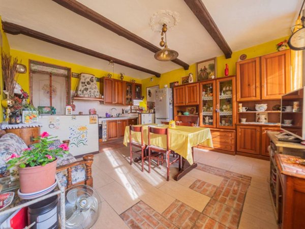 casa indipendente in vendita ad Asti in zona Trincere