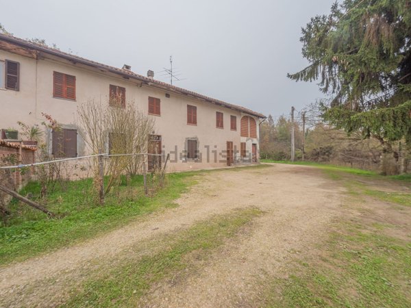 casale in vendita ad Asti in zona Castiglione