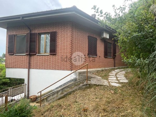 casa indipendente in vendita ad Asti in zona Gianotti