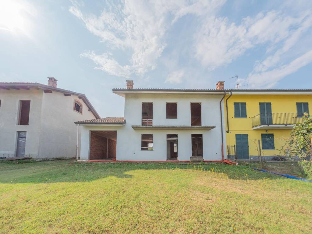 casa indipendente in vendita ad Asti in zona Valenzani