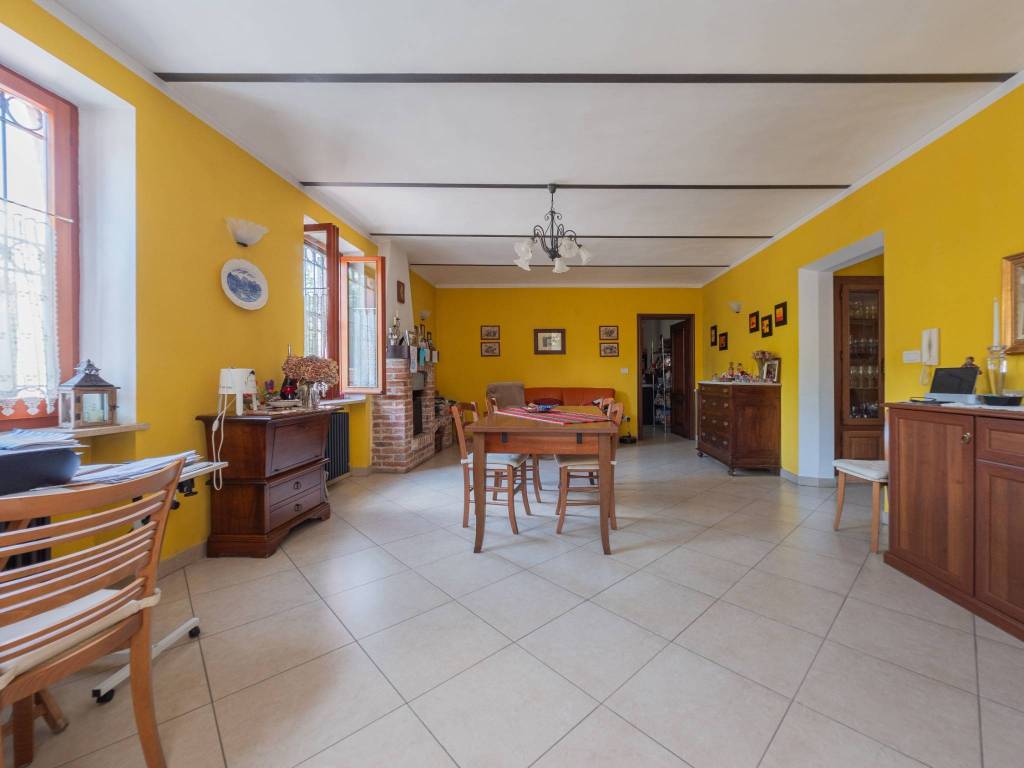 casa indipendente in vendita ad Asti in zona Quarto