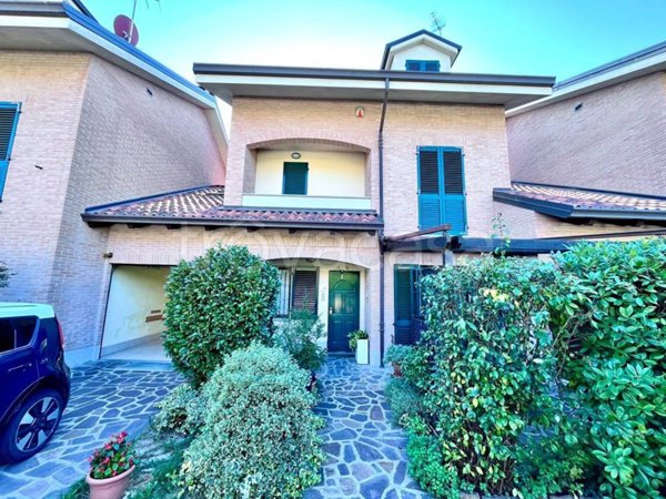 casa indipendente in vendita ad Asti in zona Valgera