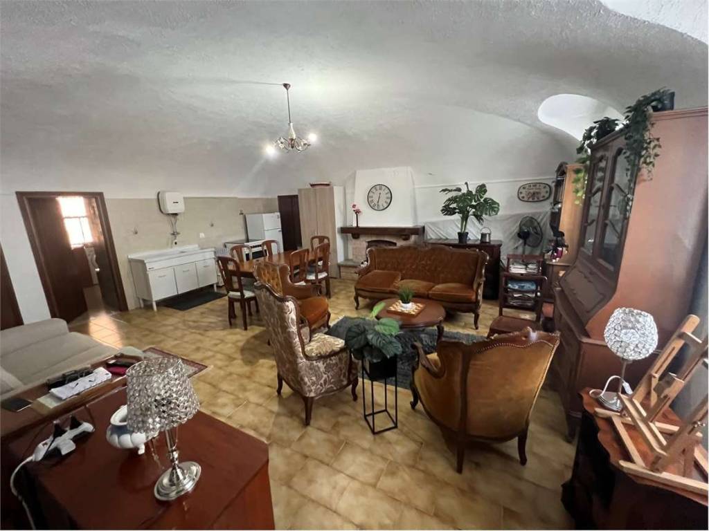 casa indipendente in vendita ad Asti in zona Serravalle