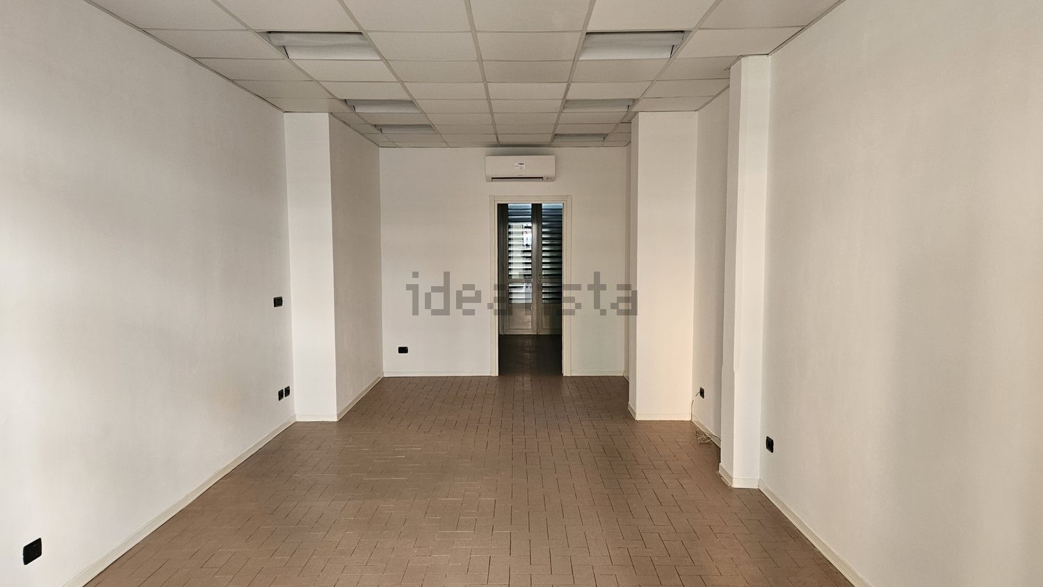 locale commerciale in vendita ad Asti