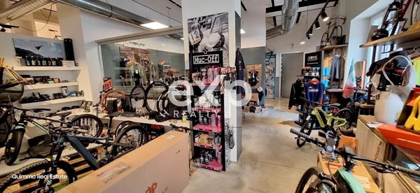 locale commerciale in vendita ad Asti