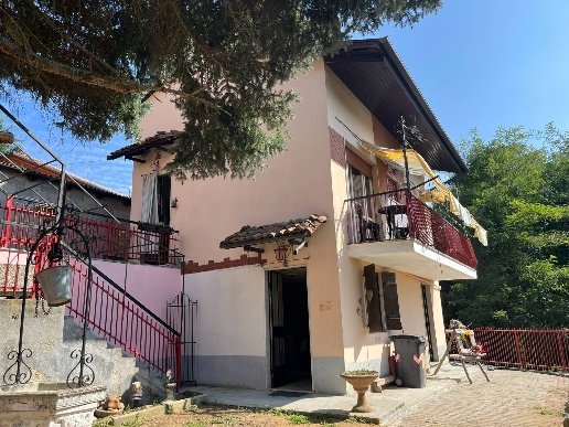 casa indipendente in vendita ad Asti in zona Sessant