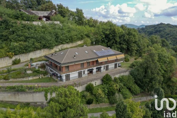 casa indipendente in vendita ad Asti in zona Castiglione
