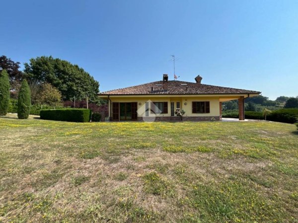 casa indipendente in vendita ad Asti in zona Valmanera
