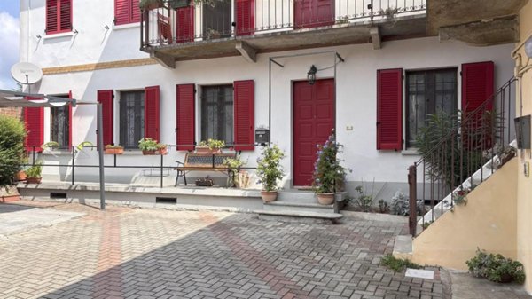 appartamento in vendita ad Asti in zona Bramairate