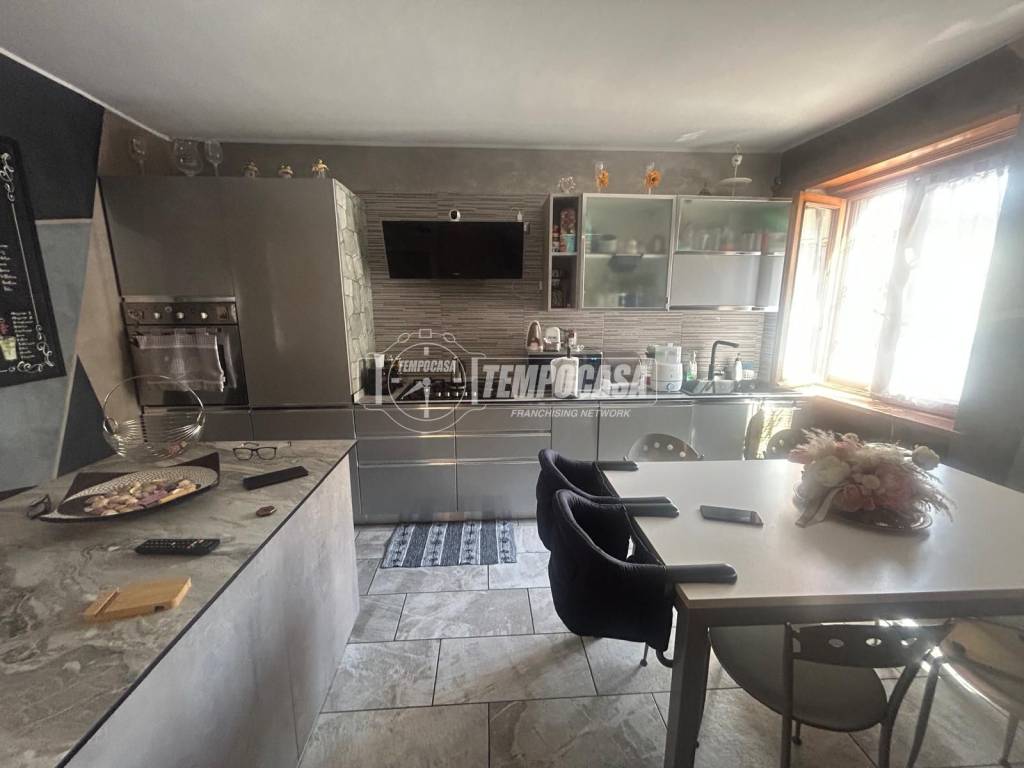 appartamento in vendita ad Asti in zona Quarto