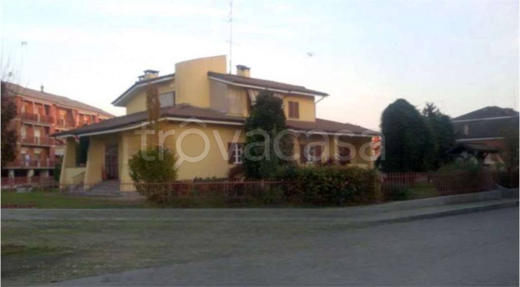 casa indipendente in vendita ad Asti