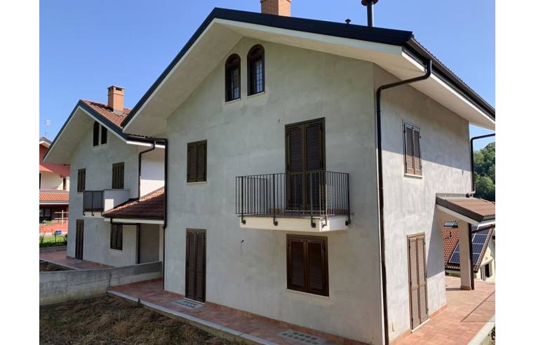 casa indipendente in vendita ad Asti in zona Castiglione